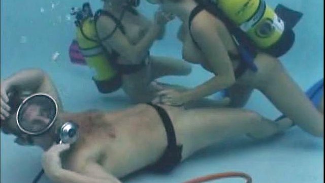 Секс Лесби Под Водой