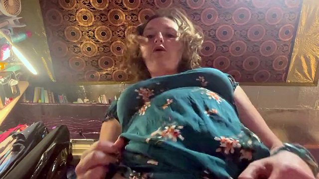 Striptiz seksownej hipiski Rachel Wriggler
