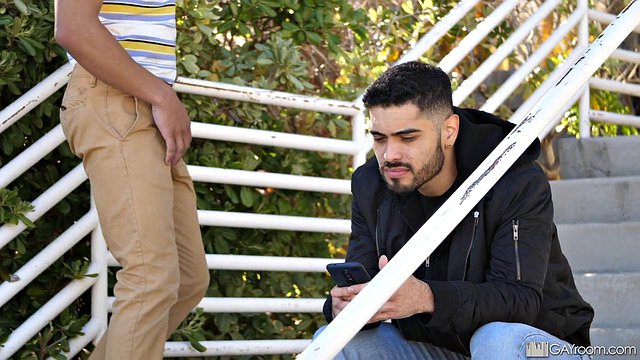 L'incrociatore gay dà la caccia al cazzo anonimo