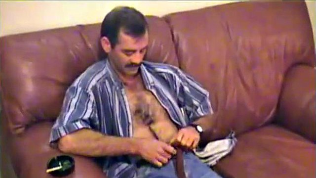 Mike et Barry se masturbent