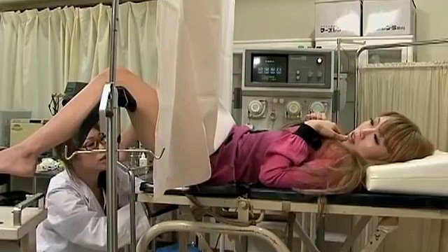 Lesbian gynecologist (voyeur) (Japanese) (with strap-on)