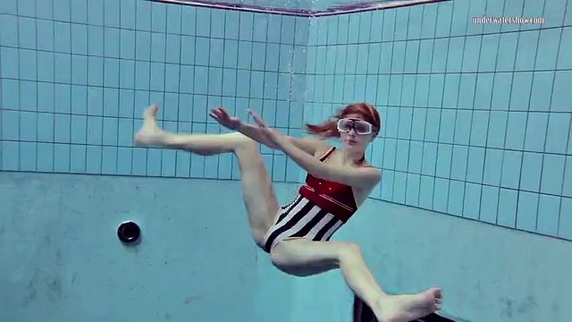 Nastya, una ragazza super subacquea dalla Russia