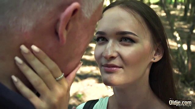 Old Man Cums i Teen Pussy