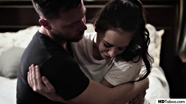 PURE TABOO PAWG Gia Paige maneja las pollas de un chico travieso