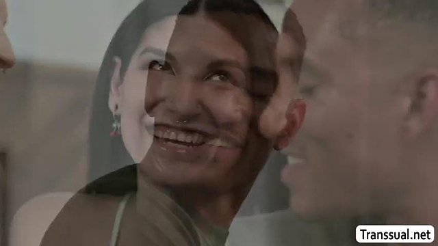 Ti stai divertendo mentre mi scopi il buco del culo stretto?