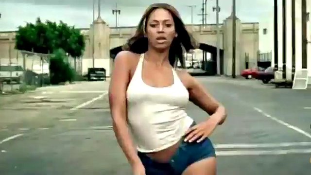 Ultimativer Showdown: Musikzusammenstellung von 300 Prominenten gegen Pornostars (PMV)