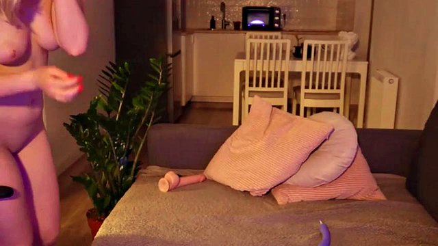_U_C_: Blonde, Bongacams & Small Tits Porn
