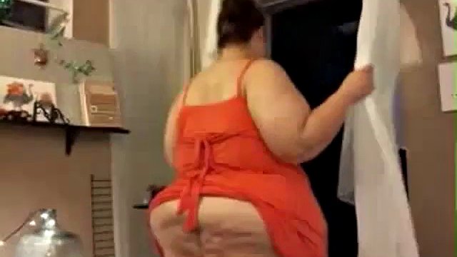 gorgeous ssbbw in red dress