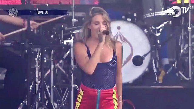 Swedish Singer Flashing Live