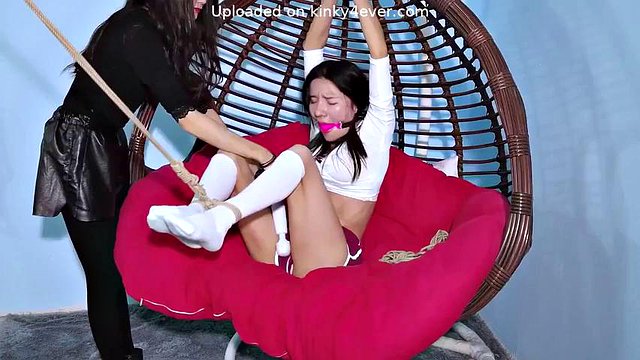 Cinese girl_bondage_n_vibrato