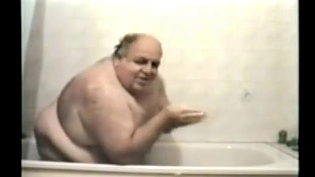 Frank in the bath