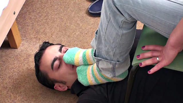 smell my stinky feet