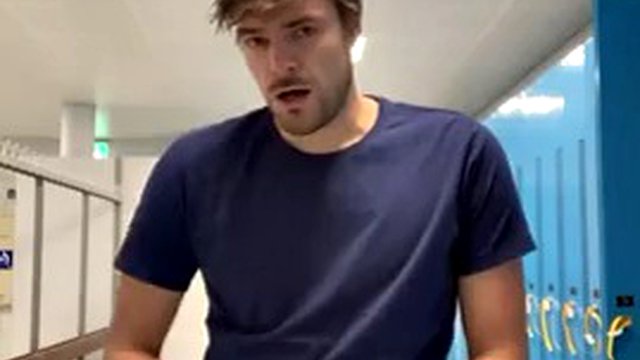 I jerk off my big dick in the gym locker room