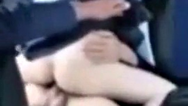Amatorska ciocia w samochodzie