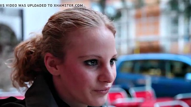 L'adolescente tedesca Katie adora parlare di sesso e strofinarsi il clitoride