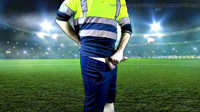 El juez de línea no puede ocultar su estima por los futbolistas (fantasía) VIDEO SUCIO DE PAPÁ
