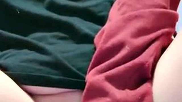 I had to pass my dildo before my boss came and saw me with my big ass, my big tits with milk