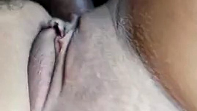 The maid has sex with the owner of the house after cleaning