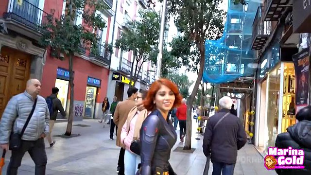 Viúva Negra cosplay cumwalk