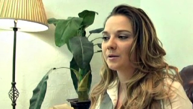 Miss. Knightly discipline et baise les étudiants