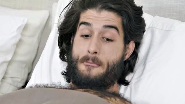 Il sexy Diego Sanz alla fine si è tolto i pantaloni e ha lasciato che Cazden Hunter gli facesse un pompino e gli allargasse il culo - PAPI