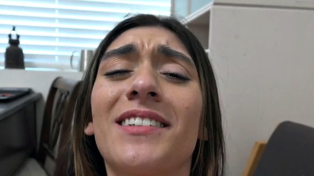 Faits saillants et compilation du plaisir de Vegas avec la bombasse amateur Alexis Blaze suce et baise en POV