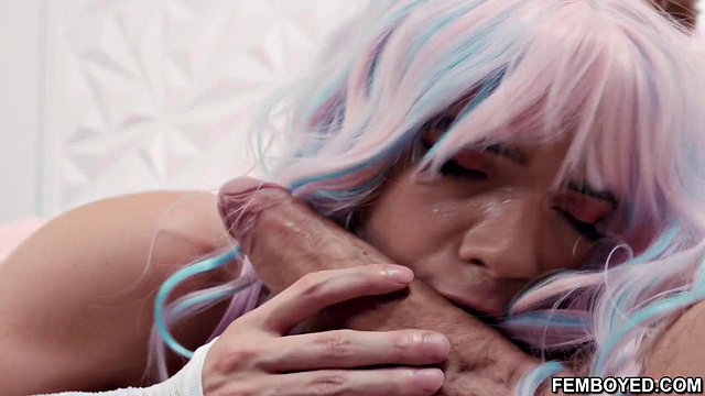 Sex Femboy หลังเปล่าร้อนในวิดีโอคุณภาพสูงสุด