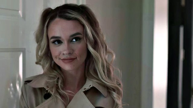 PURE TABOO Strict پدر ناتنی سعی می کند به دخترخوانده شلخته خود، Khloe Kingsley درسی بیاموزد.