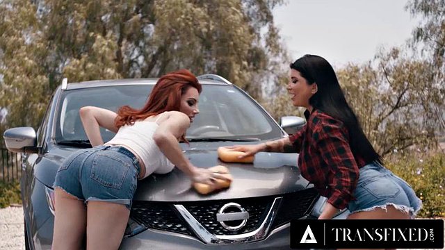 TRANSFIXED - 激起 Ariel Demure 和 Romi Rain 停止清潔汽車以獲得令人驚嘆的原始性愛：色情