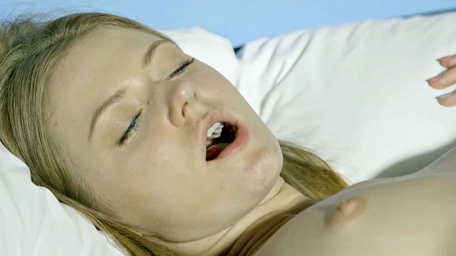 رقص لباس زیر زنانه الکسا توماس