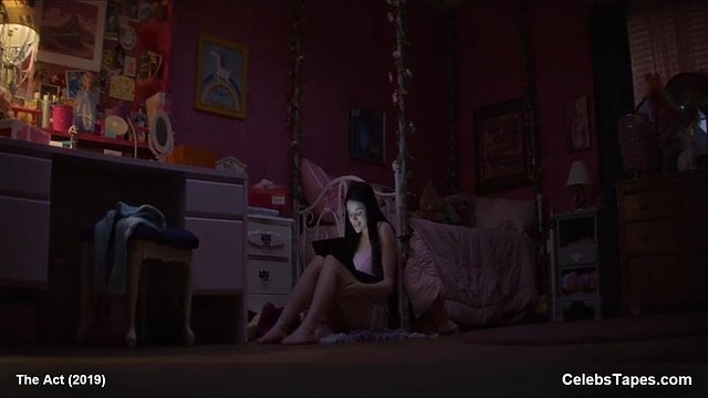Joey King nude topless butt