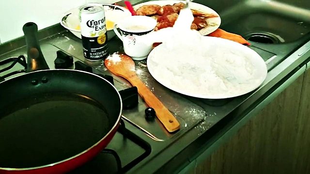 Pablo N3Grobar rucha się z królową w gardło w kuchni