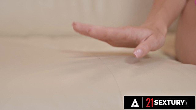 Renato Pounds Isabella De Laa's Tight Asshole with His Massive Cock in Hardcore Anal Slam
