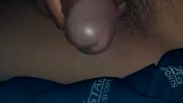 Shaking virgin cock to crot
