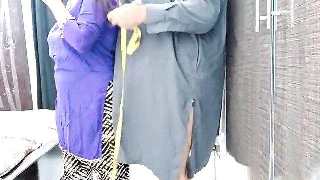 Tailor fucked desi housewife in the ass - very hot, clear audio