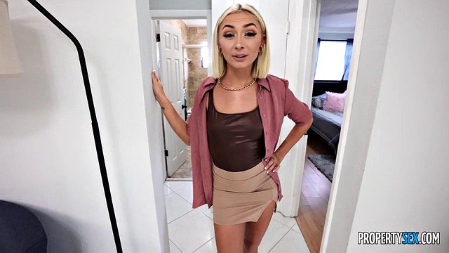 ホットな不動産業者がフェラで交渉 - Chloe Temple