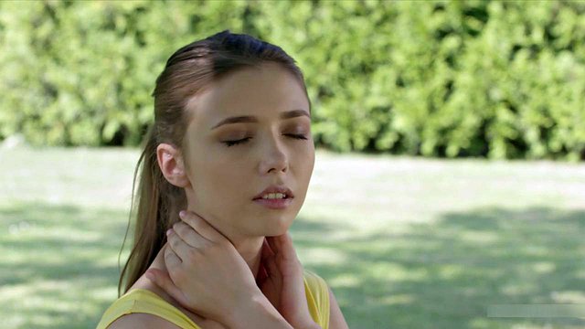 Mila Azuls Outdoor-Dessous-Tease
