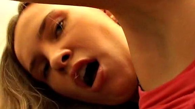 Couple amateur chaud s'amusant dans le porno, scène 1