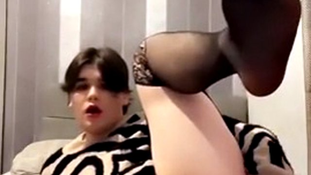 Sissy teen ready to worship cock