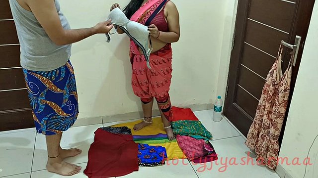 Desi sales girl fucked by stranger while selling