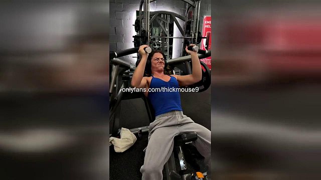 ThickMouse9's Oiled Muscle Pussy Slammed Hard Live