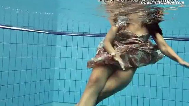Hairy beauty Krasula Fedorchuk in the pool