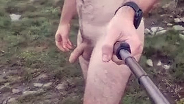 Lasciare i vestiti per una breve passeggiata