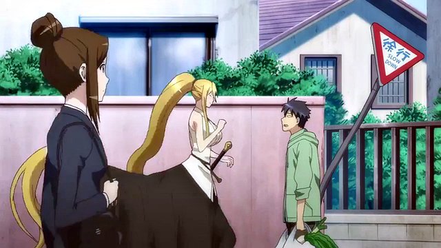 gata cobra briga com a dama pássaro e seus peitos de anime aparecem (Monster Girls ep2)