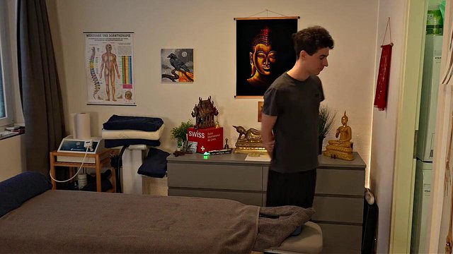 Dylan Swatson seduzido por massagista sexy durante trabalho de faz-tudo