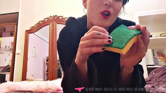 Vends-ta-culotte - JOI and CEI with a sponge by a young and sexy dominatrix