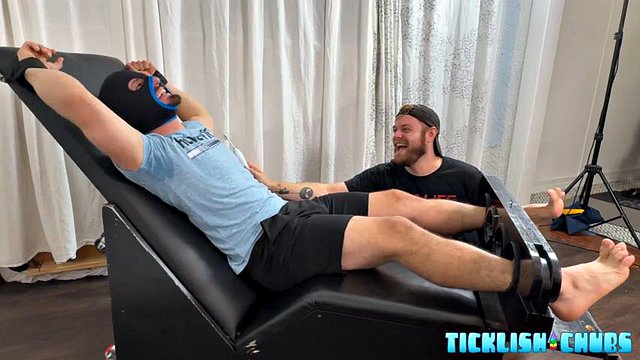 TicklishChubs: مجموعه‌ای از سه‌گانه‌هایی که از عذاب غلغلک و احساس بدن لذت می‌برند: پورن