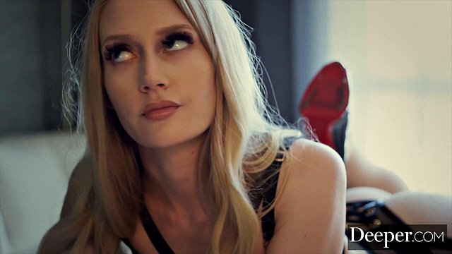 أعمق. متزوج ميك يخضع إلى الماكرة domme إيما - إيما ستارليتو