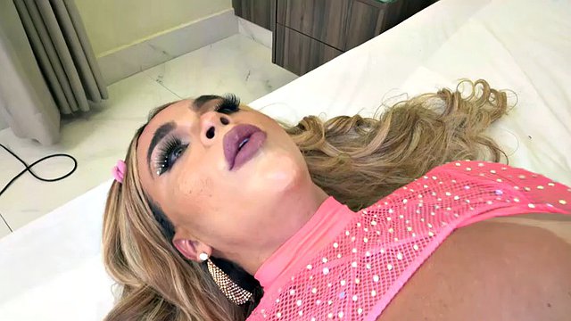 Oiled up big ass tranny spoiled by her lover after seduction