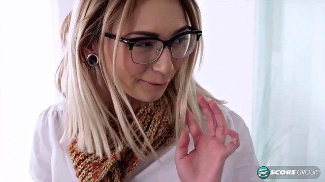 Chloe Temple Sucks Then Fucks Nerd Logan Long